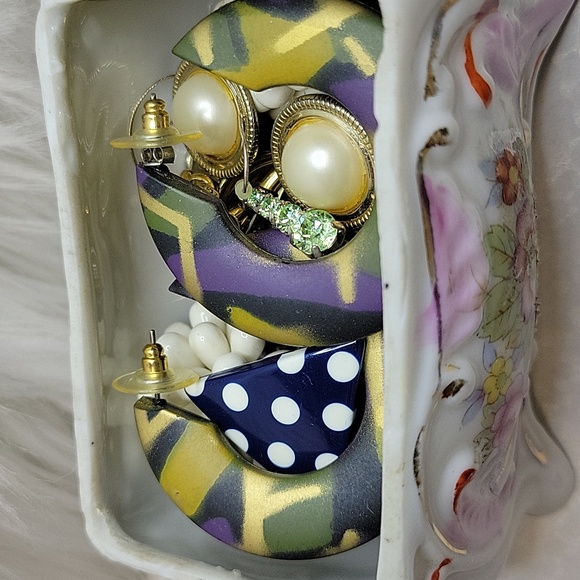 đź’•Vintage Japan Floral Trinket Box Filled With Earrings - Picture 4 of 4